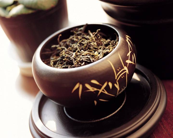 глиняный горшочек с чаем